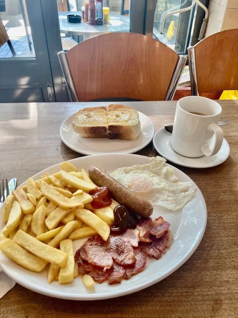 A full English breakfast with bacon, sausage, fried egg and chips